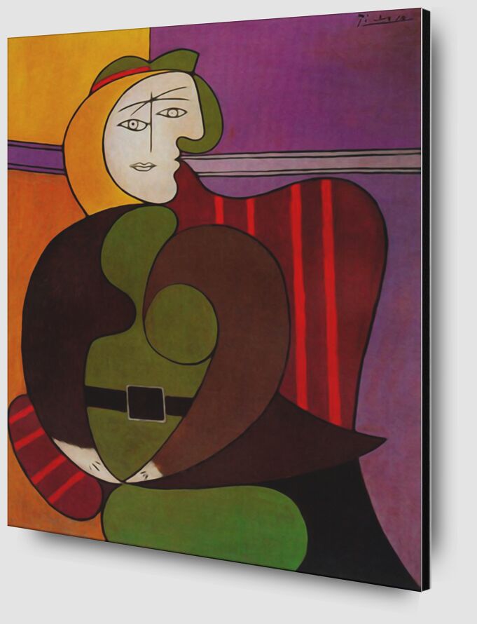 Femme assise dans un fauteuil rouge de AUX BEAUX-ARTS Zoom Alu Dibond Image