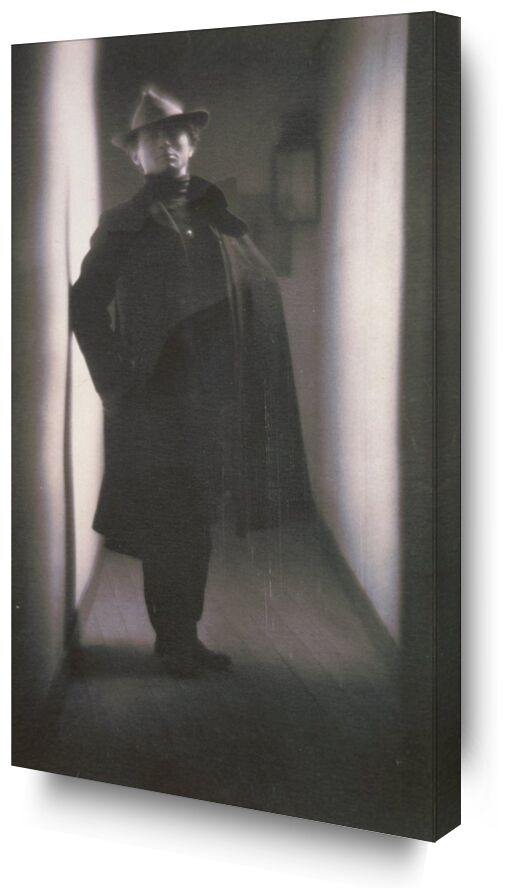 Edward Steichen by Fred Holland Day - 1901 from AUX BEAUX-ARTS, Prodi Art, black-and-white, House, hat, photo, edward steichen, corridor, apartment, old photo