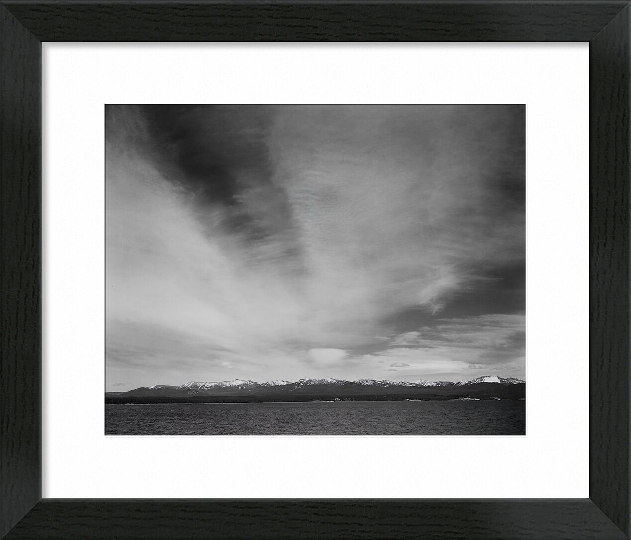 Wider Strip Of Mountains "Yellowstone Lake" - Ansel Adams desde Bellas artes, Prodi Art, ANSEL ADAMS, Yellowstone, montañas, cielo, blanco y negro