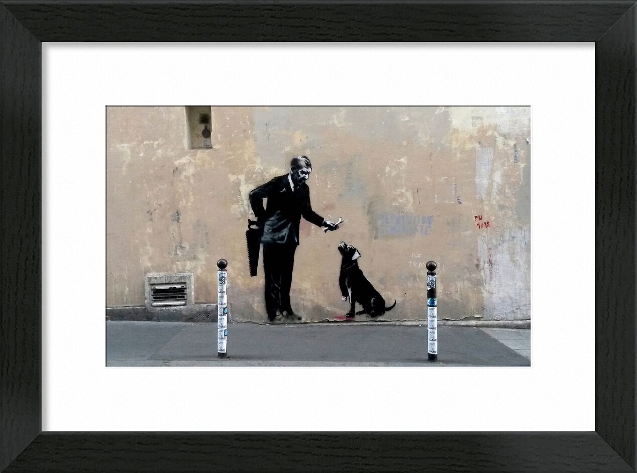 Der Hund und sein Herrchen - Banksy von Bildende Kunst, Prodi Art, Paris, Straße, Hund, Straßenkunst, banksy
