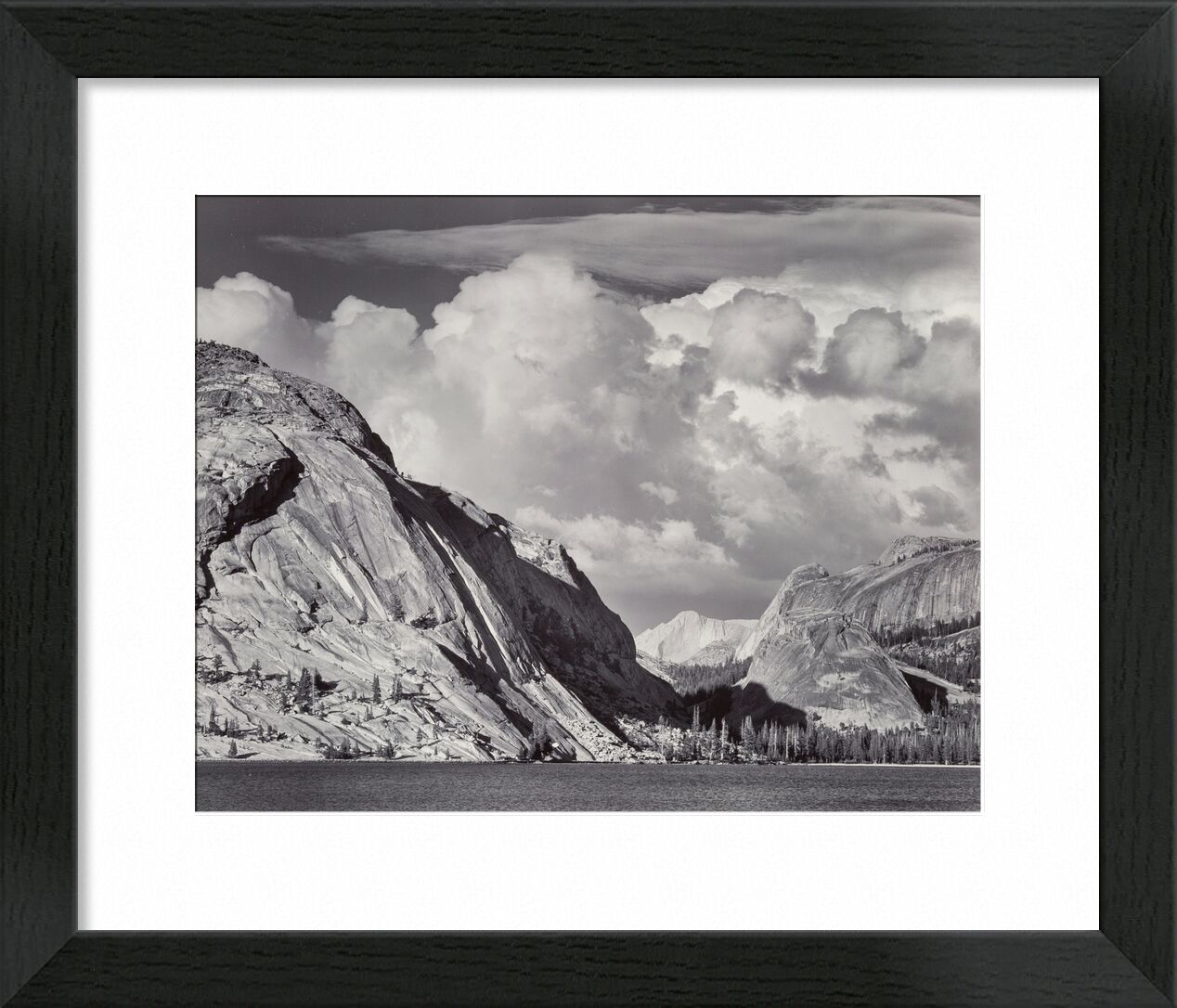 Tenaya-See, Yosemite-Nationalpark, Kalifornien, 1946 - Ansel Adams von Bildende Kunst, Prodi Art, Schwarz und weiß, Wolken, Berge, Tal, Park, adams, ANSEL ADAMS