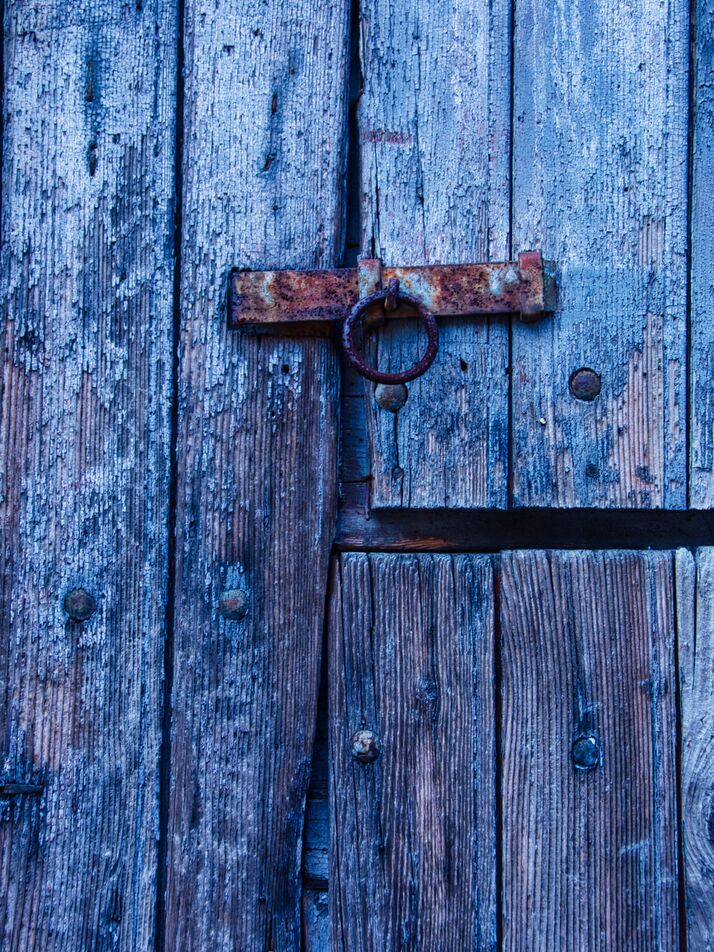 Porte ancienne bleue de Céline Pivoine Eyes, Prodi Art, patrimoine, architecture, ancien, bleu, porte, Peinture écaillée