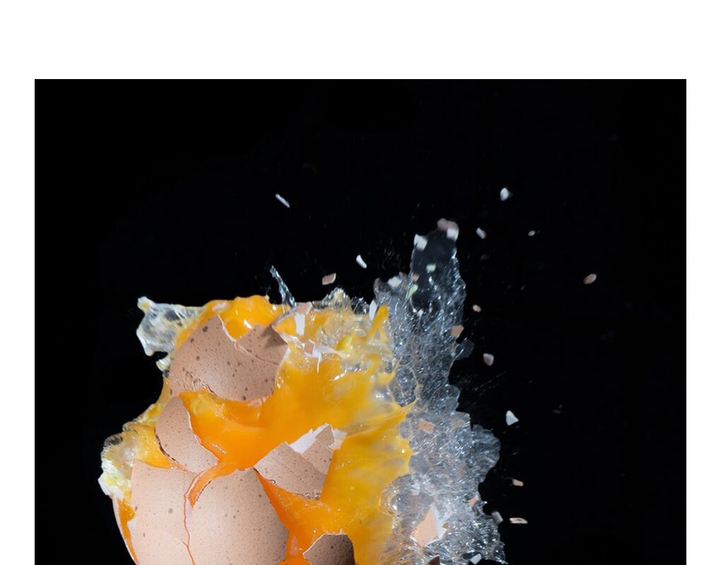 Opening the egg from Pierre Gaultier, Prodi Art, explosion, shot, egg