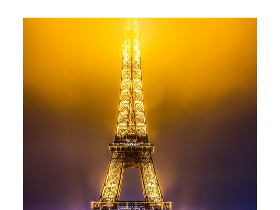 Tour Eiffel après la pluie. de Octav Dragan, Prodi Art, lumières, nuit, tour Eiffel, brouillard, Tour Eiffel, paris, la vielle dame