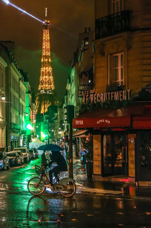 Paris. La Tour Eiffel en décembre.  Paris. The Eiffel Tower in December de Octav Dragan Decor Image