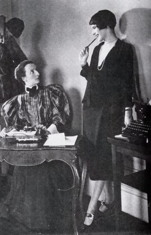Lois Long à son bureau au New Yorker - Edward Steichen 1921 de Beaux-arts Decor Image