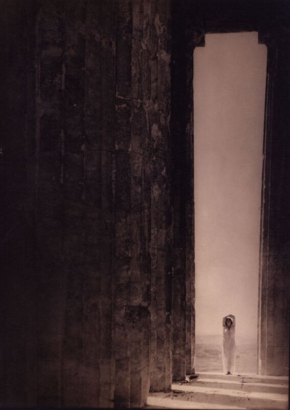 Isadora Duncan in the Parthenon - Edward Steichen 1921 desde Bellas artes Decor Image