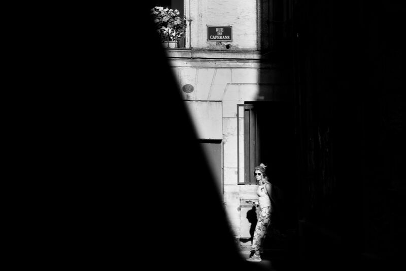 Rue des Caperans from Adrien Guionie, Prodi Art, street photo, Bordeaux, black-and-white, street, street, light, shadow and light