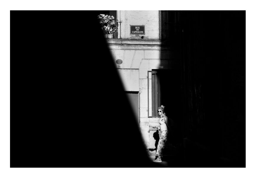 Rue des Caperans from Adrien Guionie, Prodi Art, street photo, Bordeaux, black-and-white, street, street, light, shadow and light