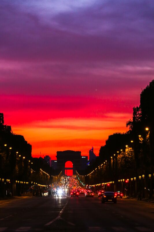 Arc de Triomphe. Avenue des Champs-Élysées, Paris de Octav Dragan Decor Image